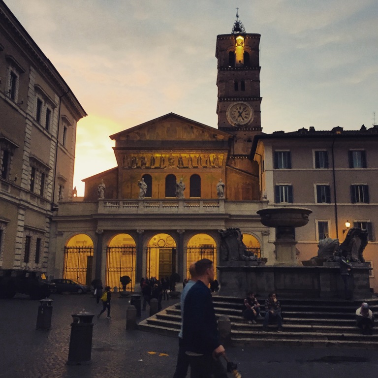 Nell'anniversario degli attentati dell'11 settembre 2001 negli USA, preghiera nella basilica di Santa Maria in Trastevere per le vittime del terrorismo e di tutte le guerre, ore 20.